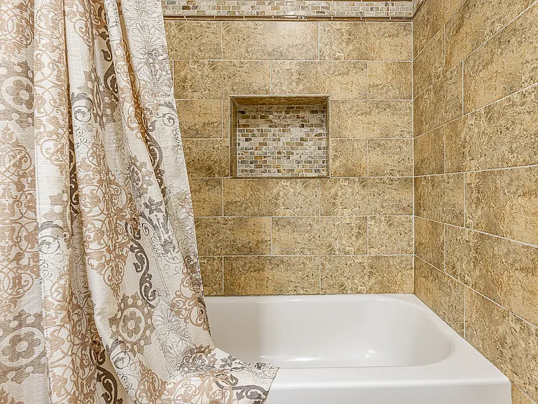 1606 S Hyde Park Ave — Photo 40