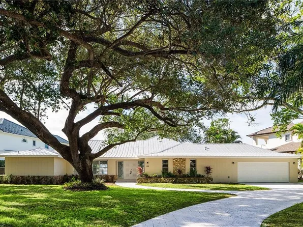 320 Bow Line DR, NAPLES, FL 34103