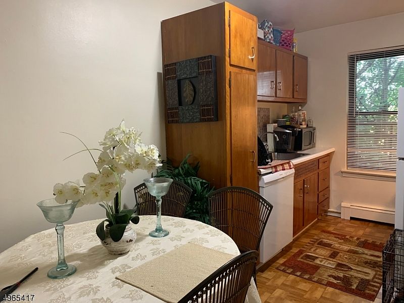 1st image of 16 Roosevelt Pl APT B1