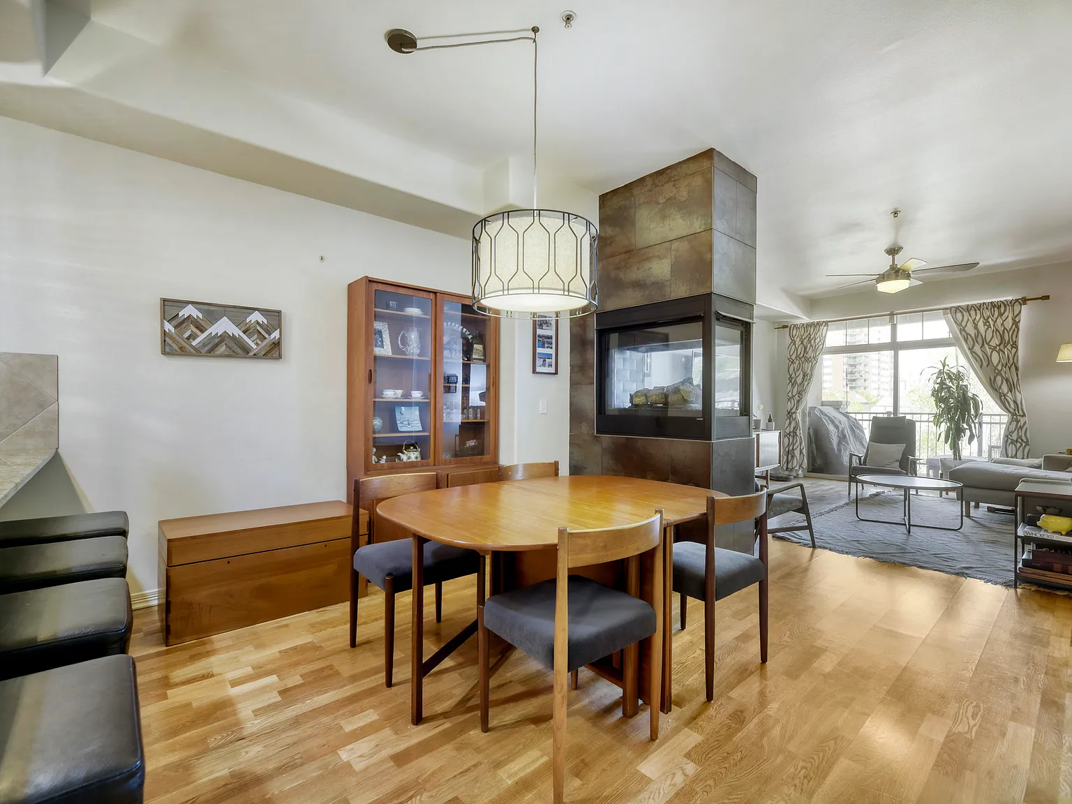 2 bed, 1394 sqft, $2,700 — Photo 4