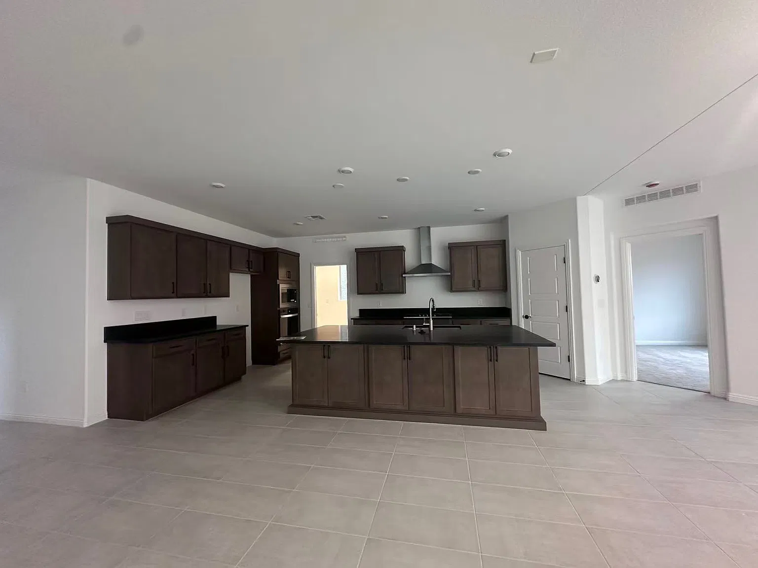 4 bed, 3.5 bath, 3026 sqft, $3,600 — Photo 2