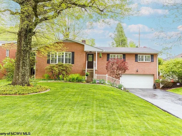 802 Henry Dr, Fairmont, WV 26554