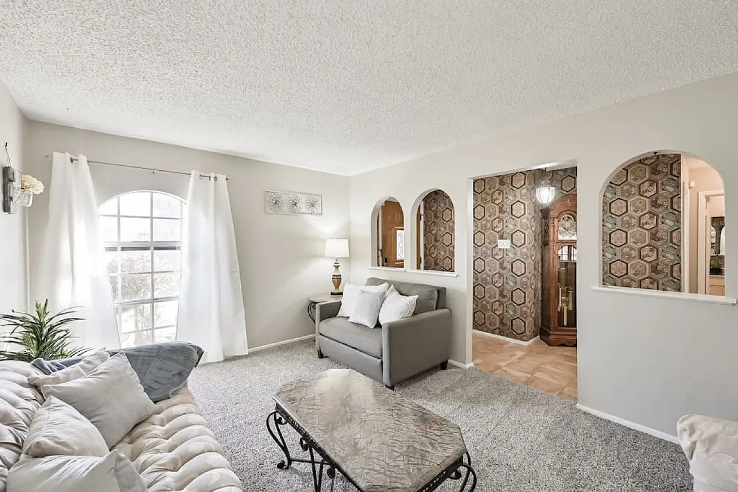3 bed, 2.0 bath, 1593 sqft, $4,578 — Photo 2