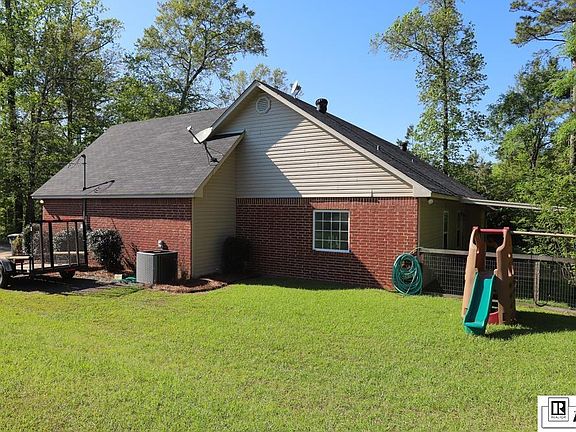 5th image of 915 Woods Rd