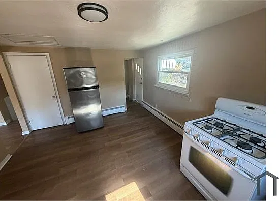 3 bed, 1270 sqft, $1,495 — Photo 1