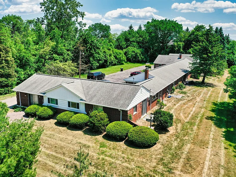 22000 Beck Rd — Photo 11