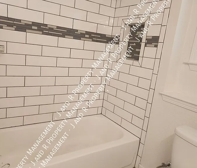 813 V St — Photo 11