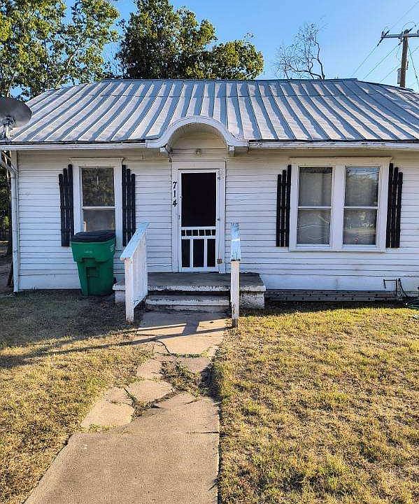 1st image of 714 Harvey St