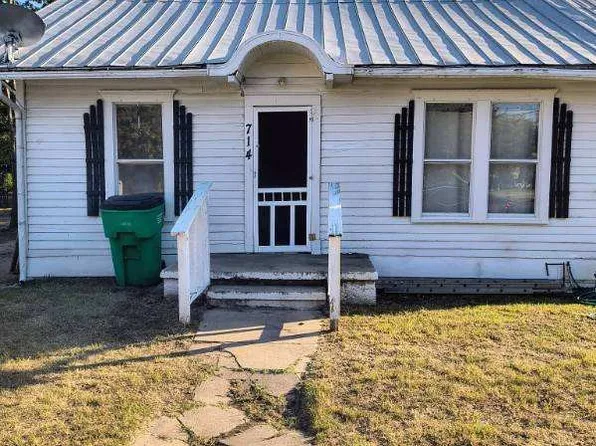 714 Harvey St, Gainesville, TX 76240