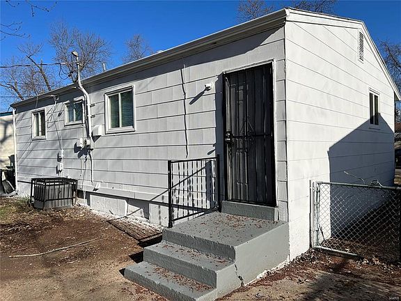 2nd image of 1128 Scott Ave