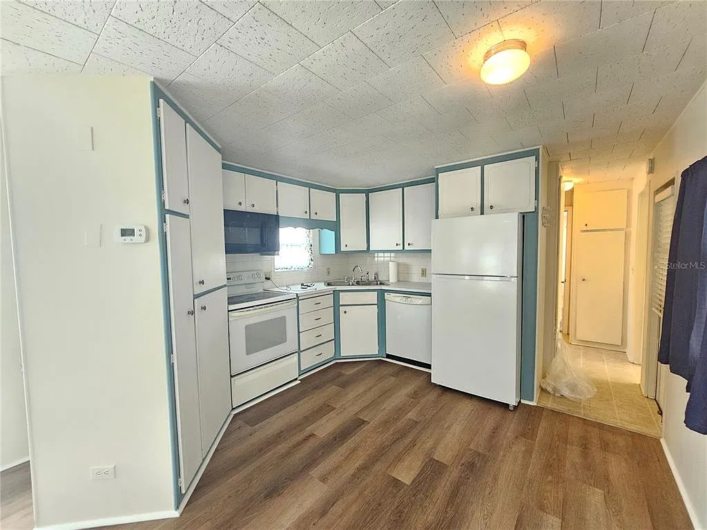2 bed, 1.0 bath, 576 sqft, $1,250 — Photo 3