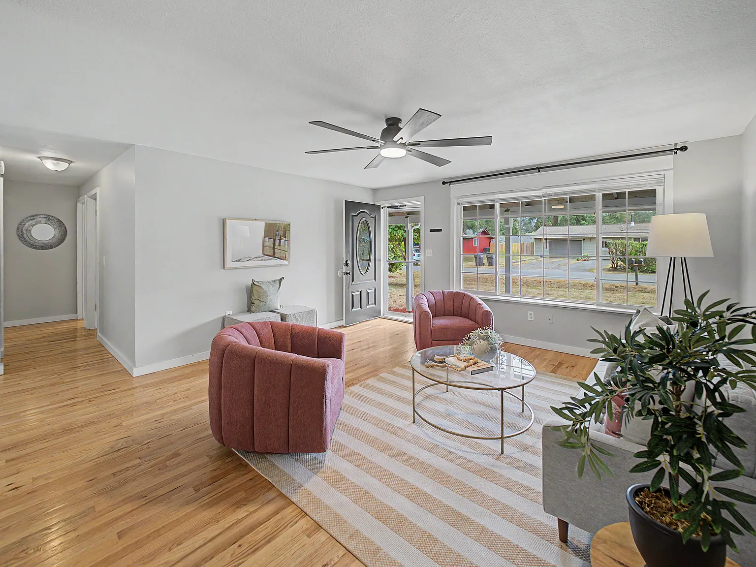 3 bed, 1392 sqft, $2,500 — Photo 3