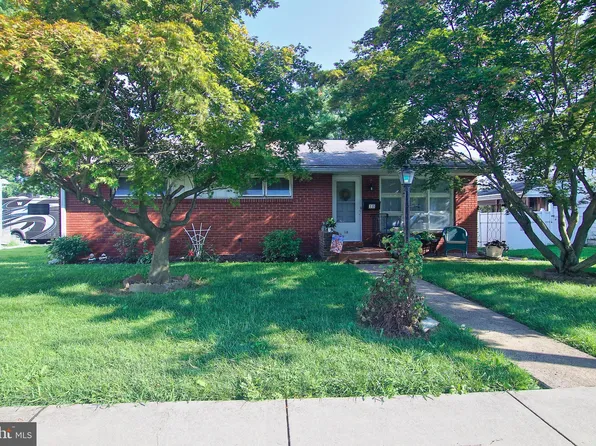 10 W Race St, Stowe, PA 19464