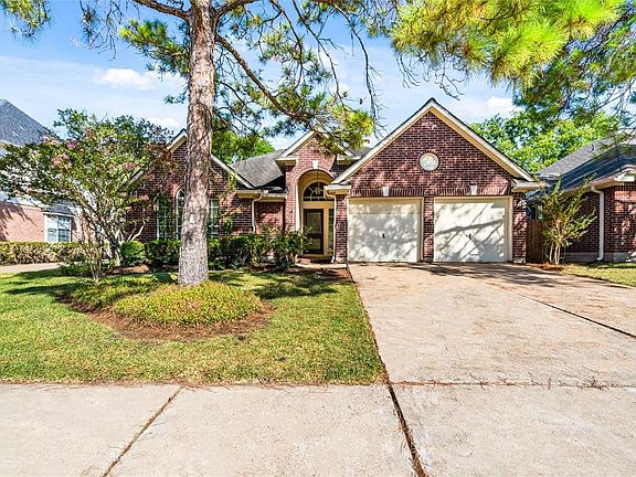 3rd image of 702 Knoll Forest Drive