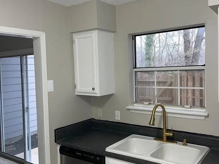 Kitchen to Dining room