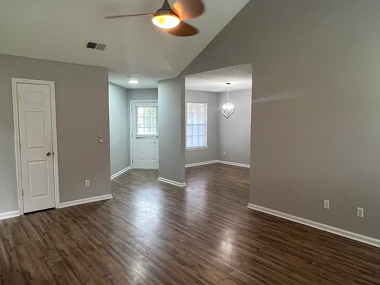916 Wrenwood Ln — Photo 6