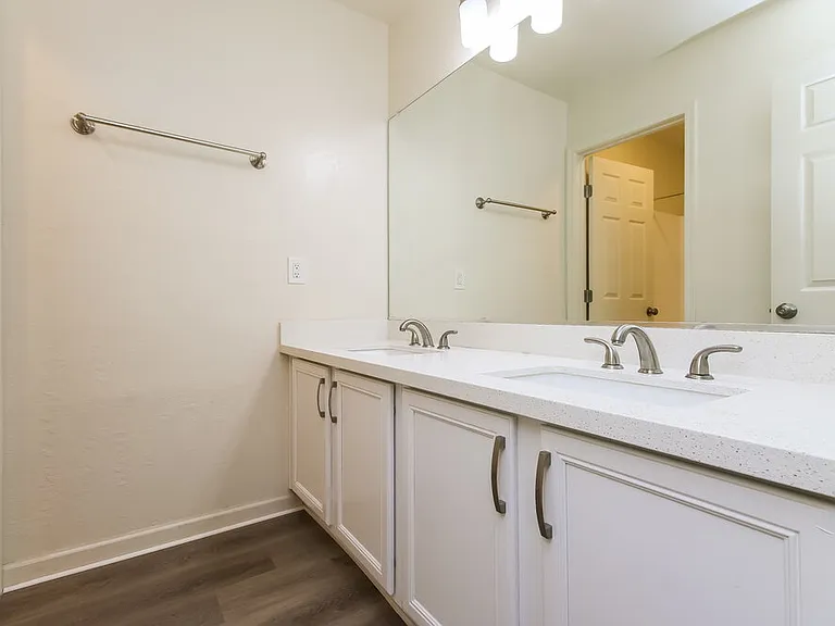 1652 N Serina — Photo 11