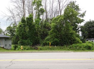 6064 Robinson Rd, Lockport, NY 14094