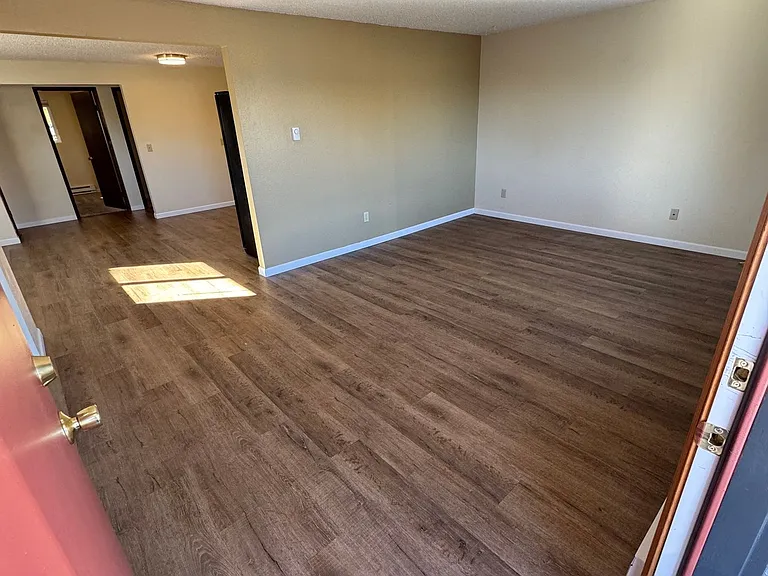 Pinewood Apartments — Photo 2