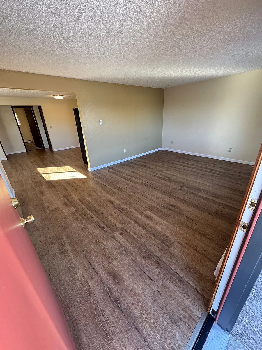 Building Photo - Pinewood Apartments
