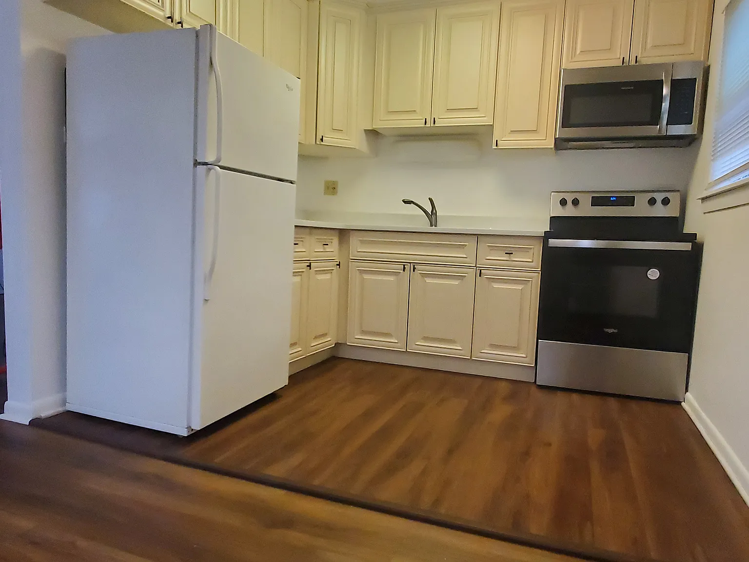 2 bed, 950 sqft, $1,700 — Photo 3