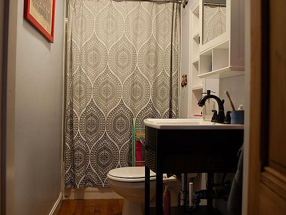 Full Bathroom (3 of 3 ½)