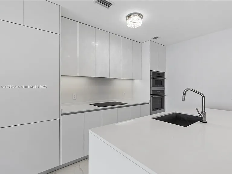 700 NE 24th St #4906 — Photo 12