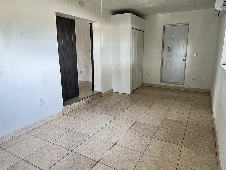 1742 NW 29th Way — Photo 8