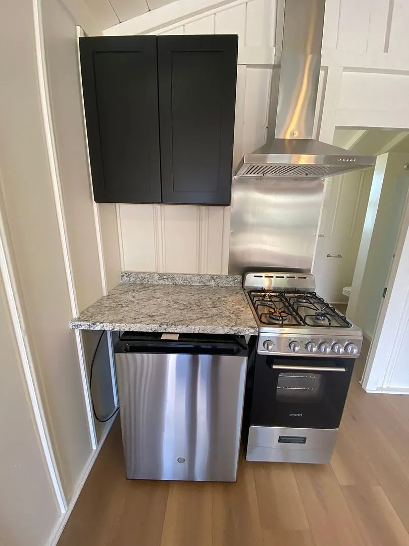 Studio Apartment Available now. Near Rosecrans and Sports Arena — Photo 3