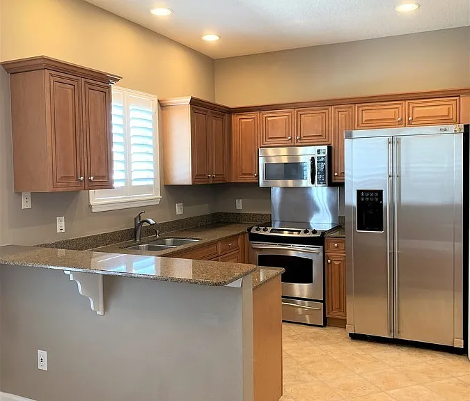 601 Casabella Cir — Photo 17
