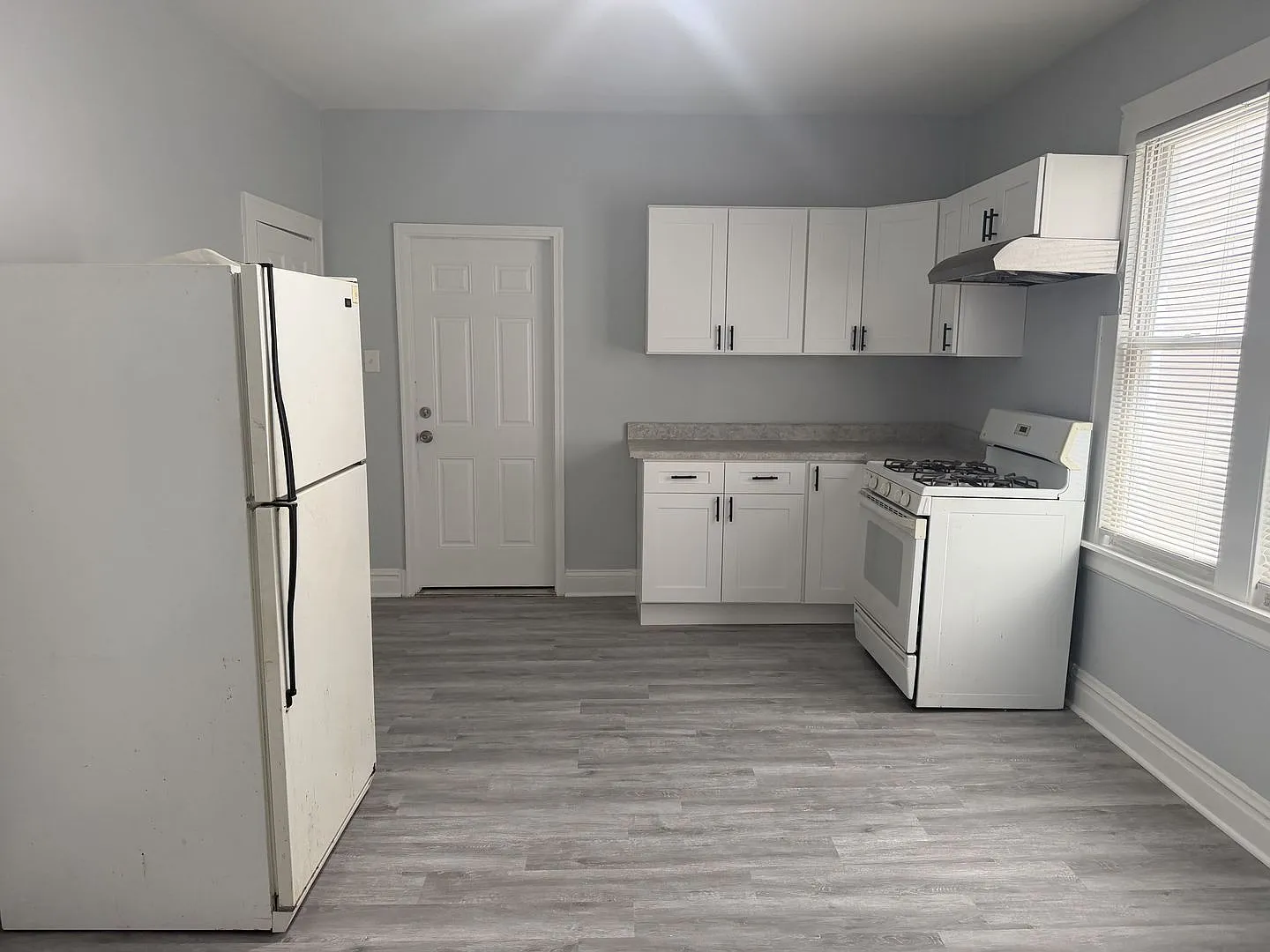 8531 S Burley Ave Apt 2R — Photo 3