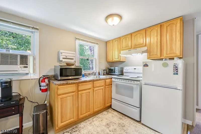 1 bed, 1.0 bath, $1,950 — Photo 3