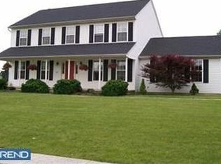 102 Berkshire Ln, Royersford, PA 19468