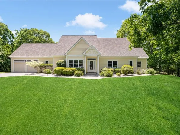 1 Dennis Ct, Westerly, RI 02891