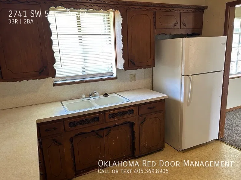 3 Bed, 2 Bath Home **Special 1/2 Off First Month + 1/2 Off Second Month** New Roof Coming Soon — Photo 2