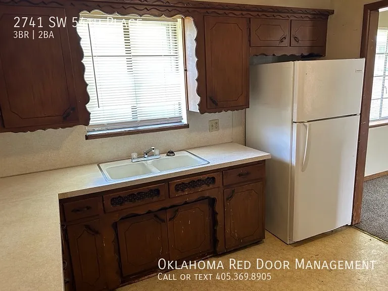 2741 SW 54th Pl — Photo 2