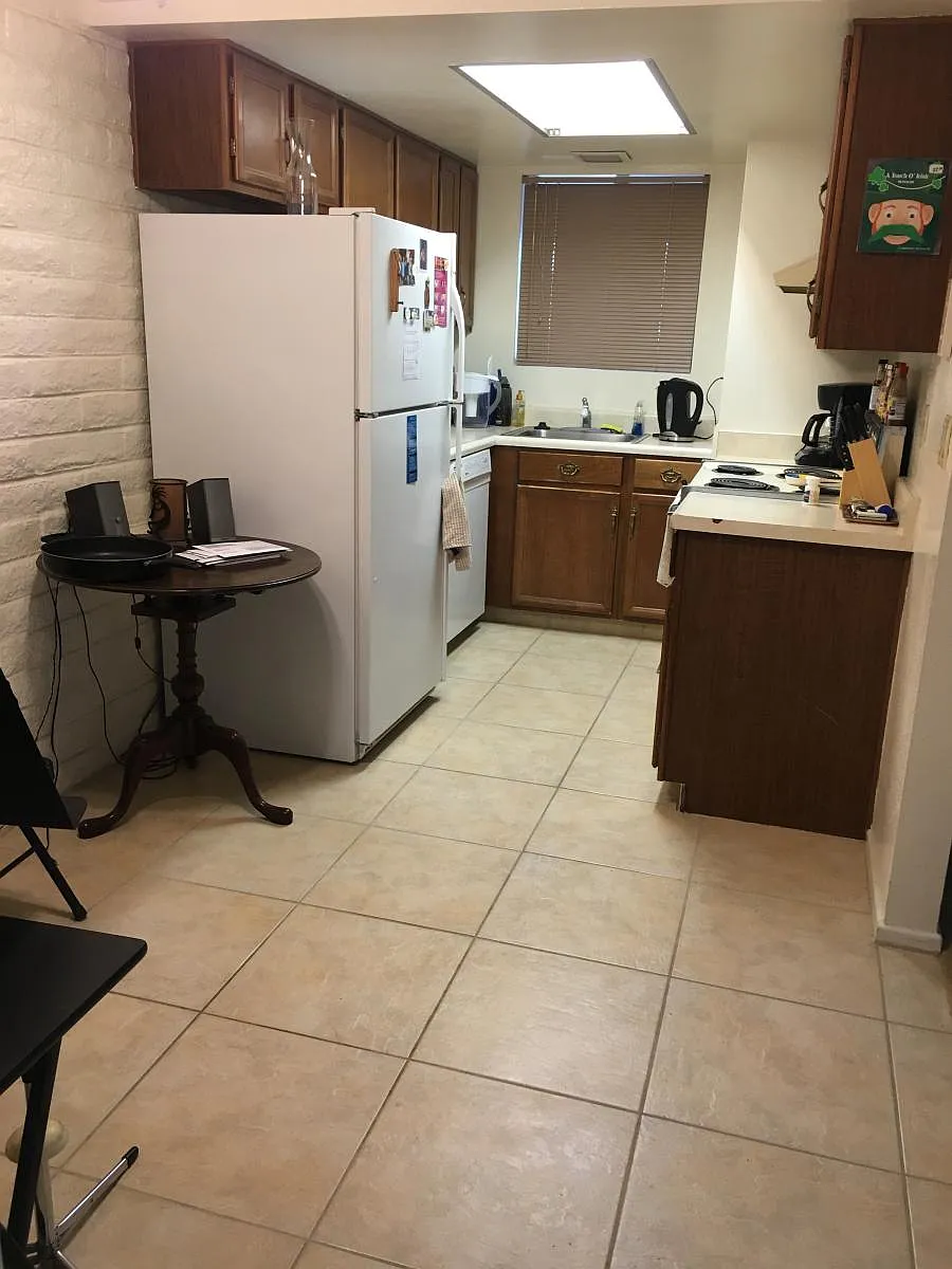 Building Photo - 3649 E 3rd St #102