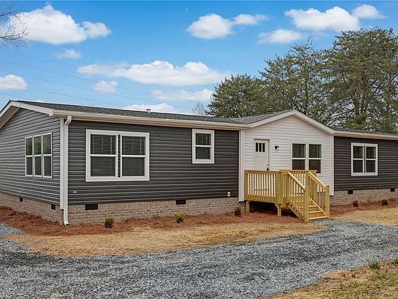 3rd image of 135 Hilton Rd