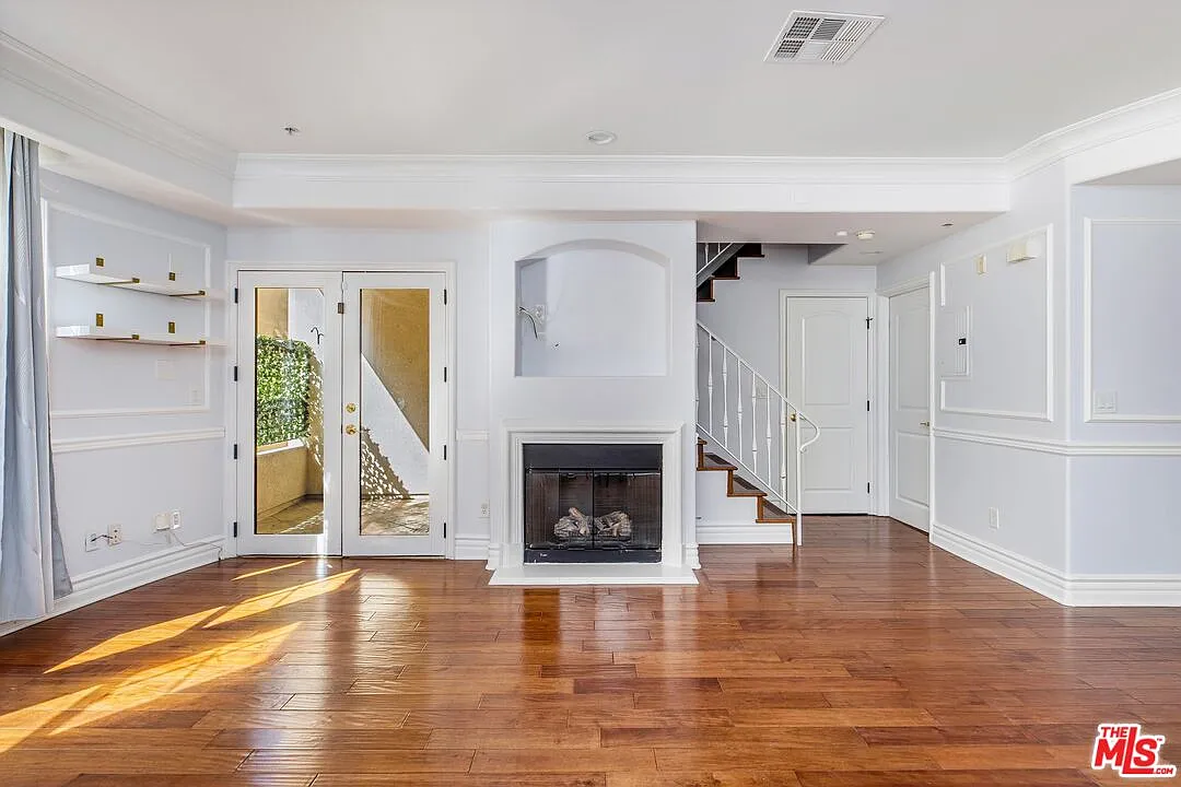 3 bed, 3.0 bath, 1600 sqft, $5,500 — Photo 3