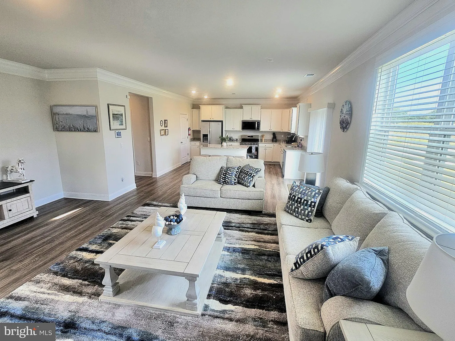 4 bed, 2.5 bath, 2818 sqft, $4,000 — Photo 4