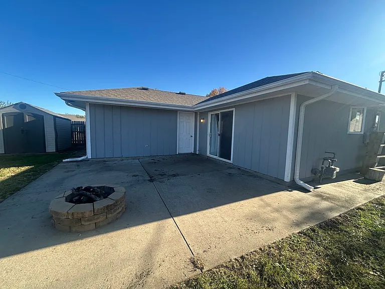 1320 Parkside Dr — Photo 26
