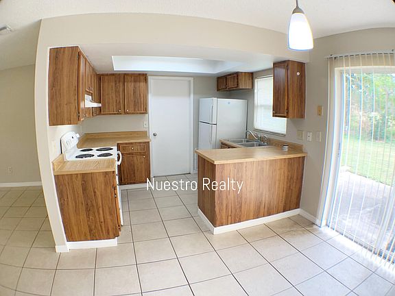 3rd image of 732 Iowa Woods Cir E