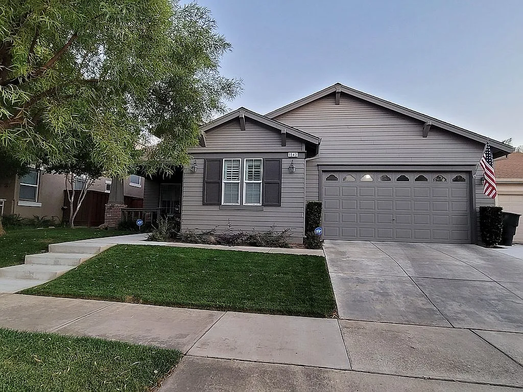 1543 Haven St photo 1