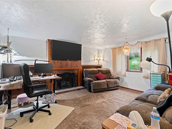 3rd image of 701 Trillium Ct