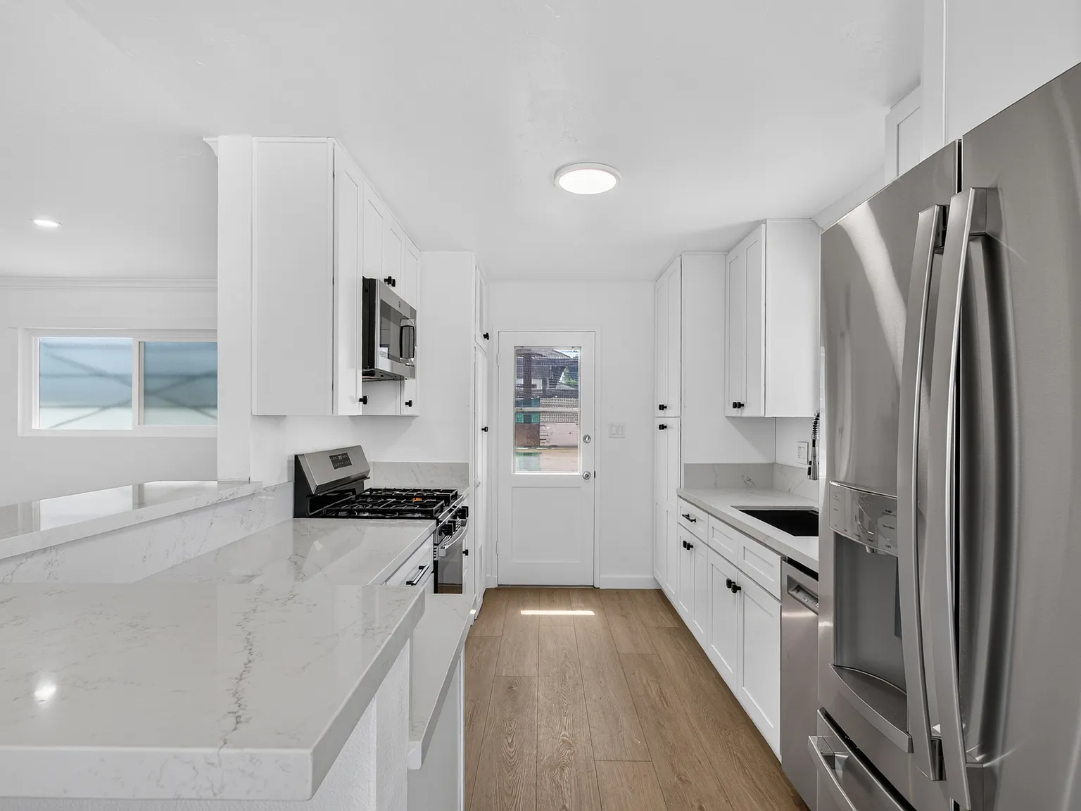 3 bed, 1320 sqft, $4,500 — Photo 3