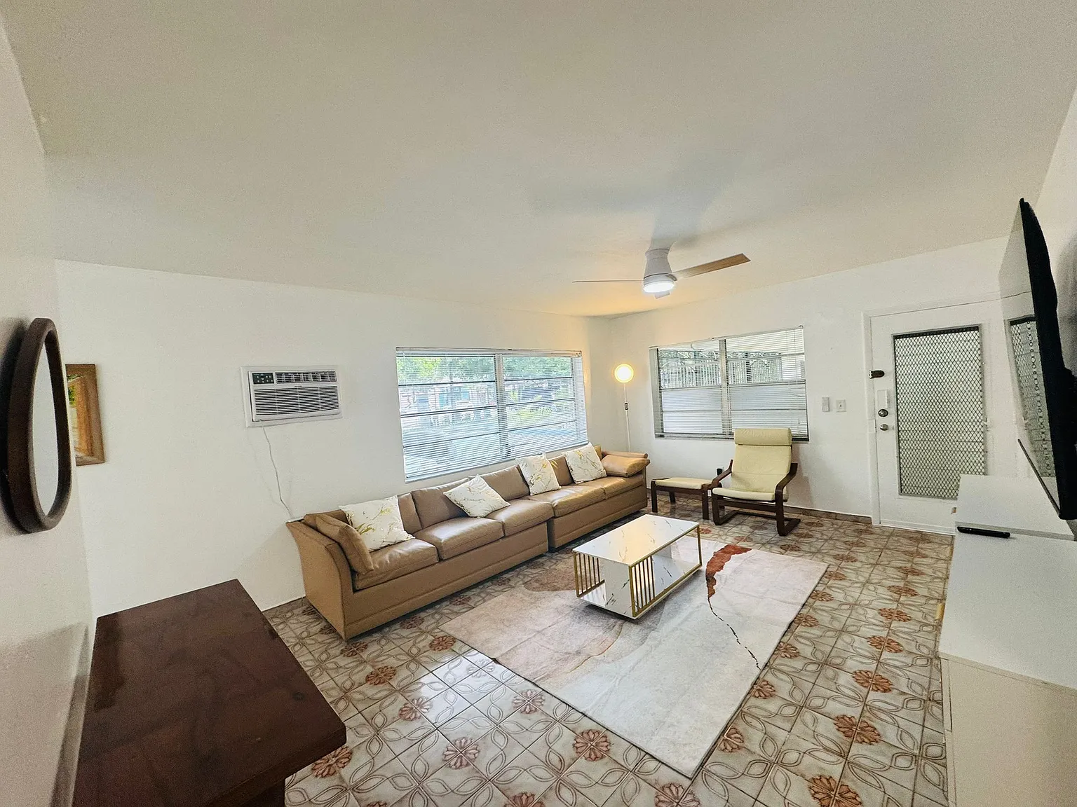 2 bed, 900 sqft, $3,460 — Photo 2