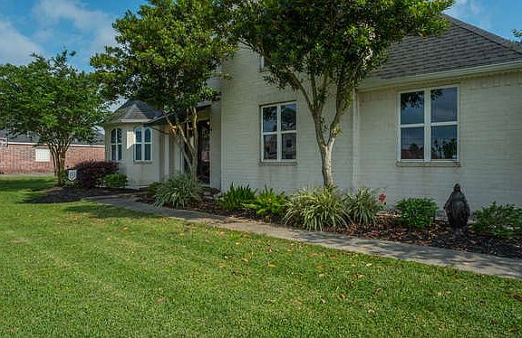 3rd image of 629 Continental Dr