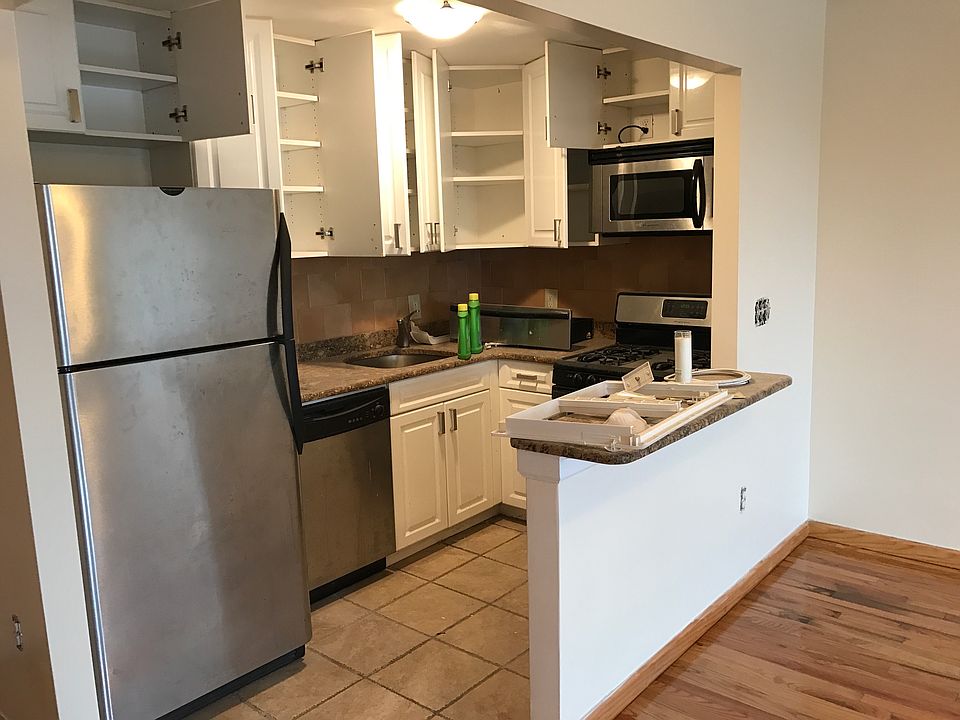 2nd image of 2801 Emmons Ave #3