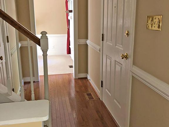 FRONT ENTRANCE FOYER