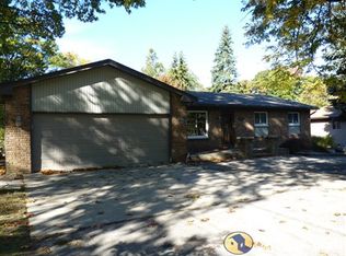 3400 Greenwood Dr, Rochester Hills, MI 48309